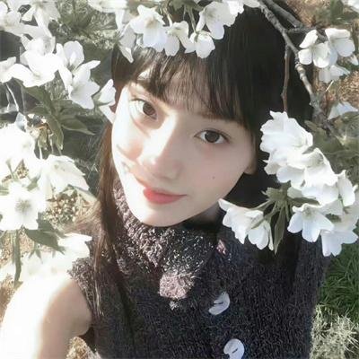 读爱情小说的老人